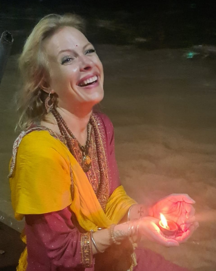 Sabine Angel
Empowerment | Awakening | Fulfillment
Picture Ganga, Rishikesh
©2023 Sabine Angel
