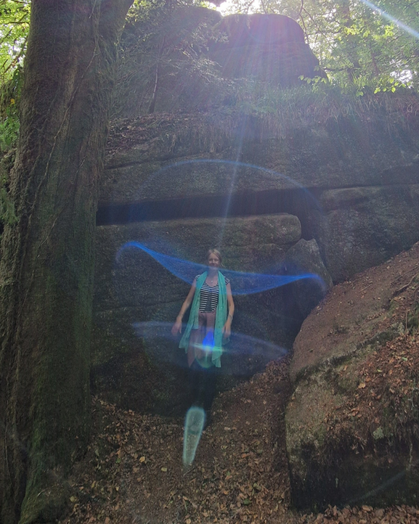 Channeling with Sabine Angel
Open your heart to divine wisdom - receive answers from higher dimensions
Magnificent orb
Sabine Angel's divine connection - Grotte d'Artus, Huelgoat, Châteaulin, Finistère, France
©2022 Sabine Angel